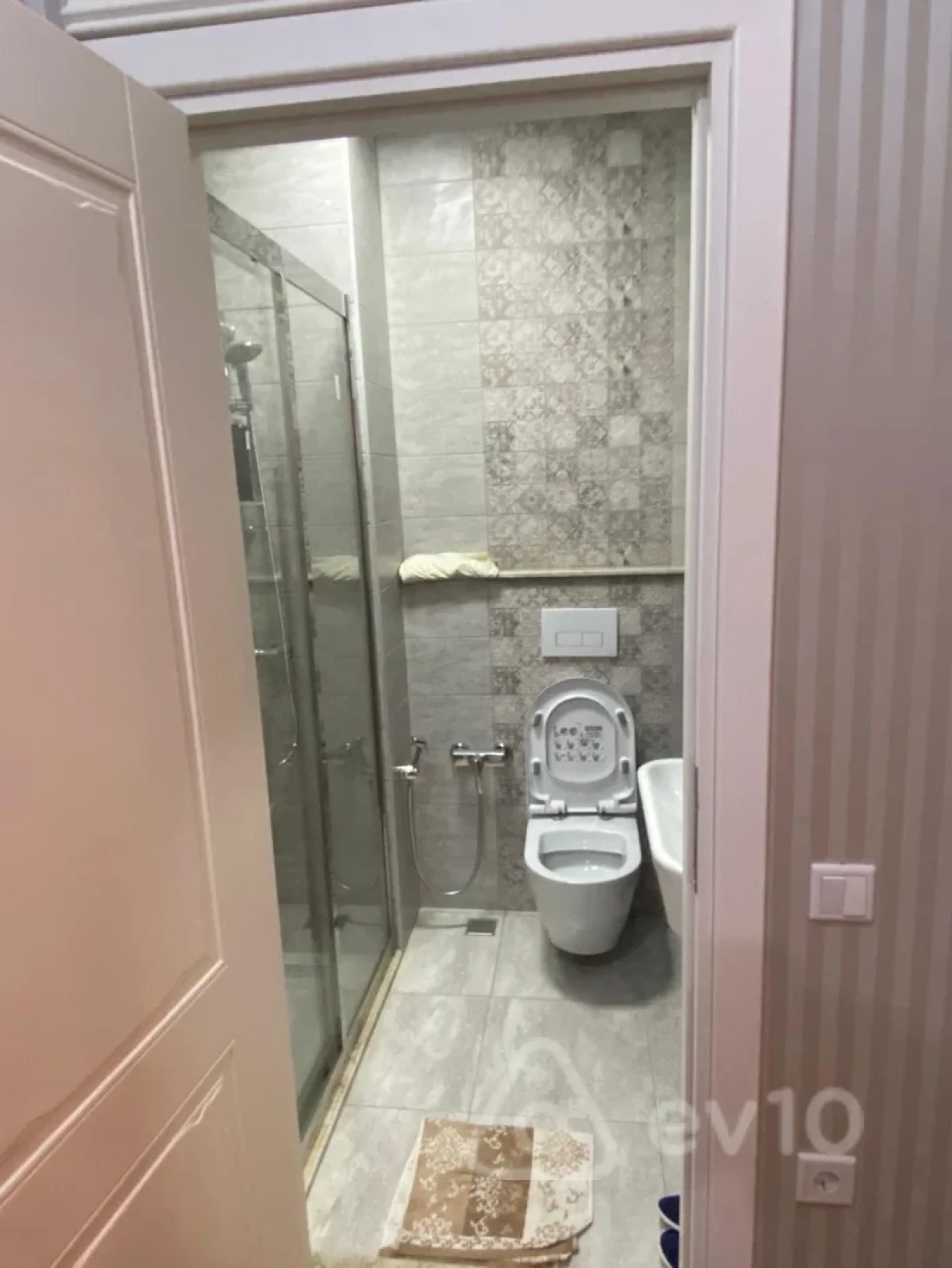 Kirayə verilir 2 otaqlı yeni tikili 300 m²