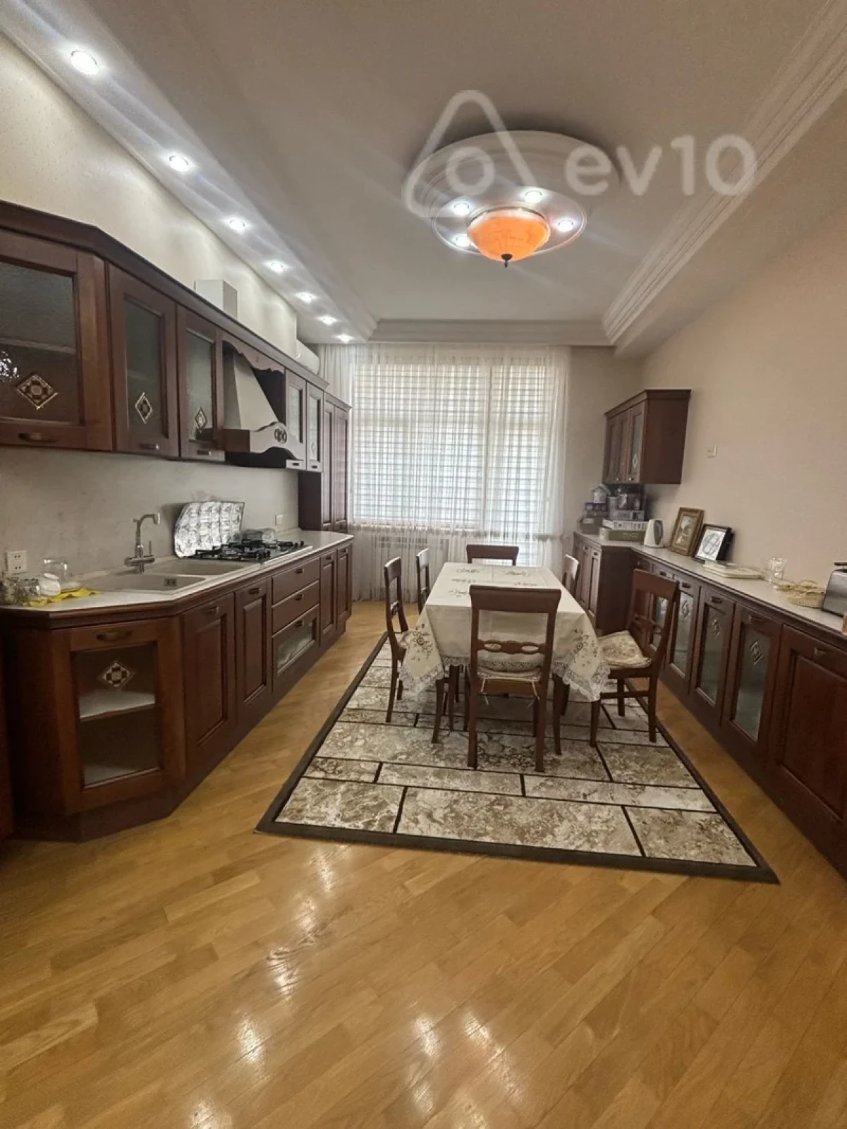 Kirayə verilir 4 otaqlı yeni tikili 200 m²