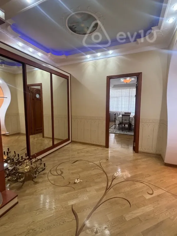 Kirayə verilir 4 otaqlı yeni tikili 200 m²