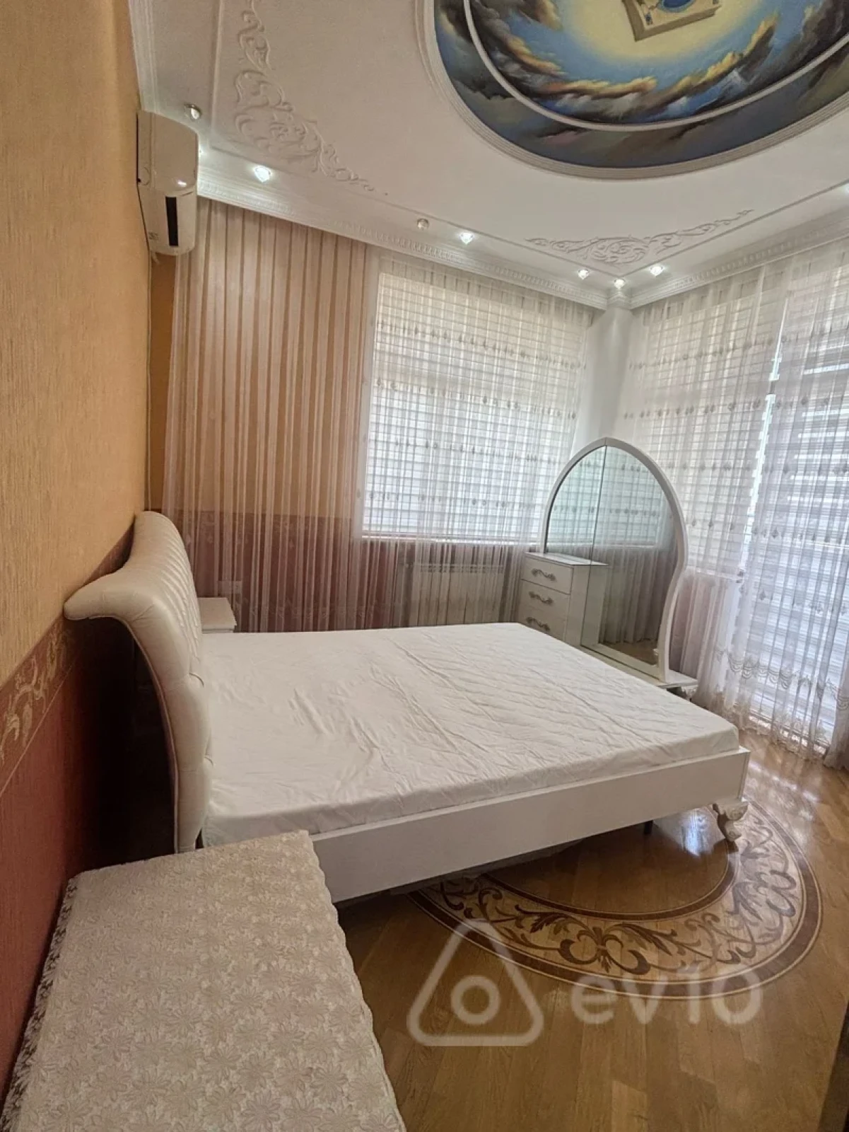 Kirayə verilir 4 otaqlı yeni tikili 200 m²