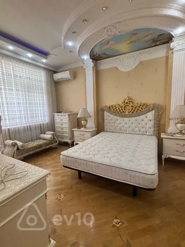 Kirayə verilir 4 otaqlı yeni tikili 200 m²