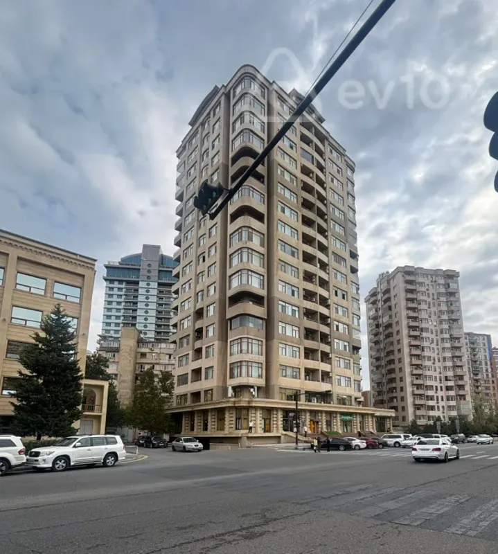 Kirayə verilir 4 otaqlı yeni tikili 200 m²