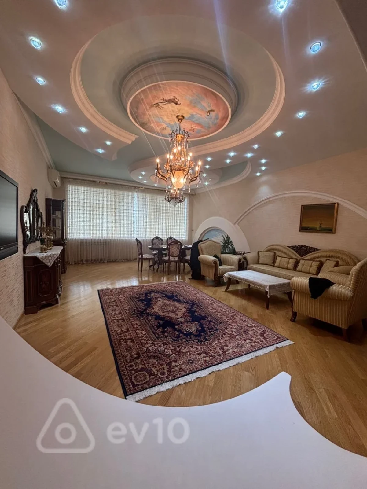 Kirayə verilir 4 otaqlı yeni tikili 200 m²