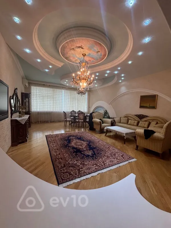 Kirayə verilir 4 otaqlı yeni tikili 200 m²