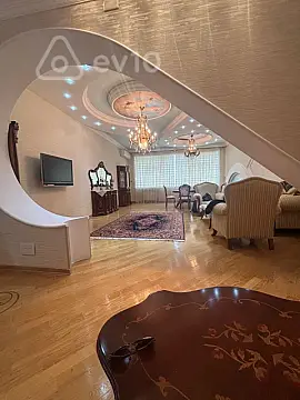 Kirayə verilir 4 otaqlı yeni tikili 200 m²