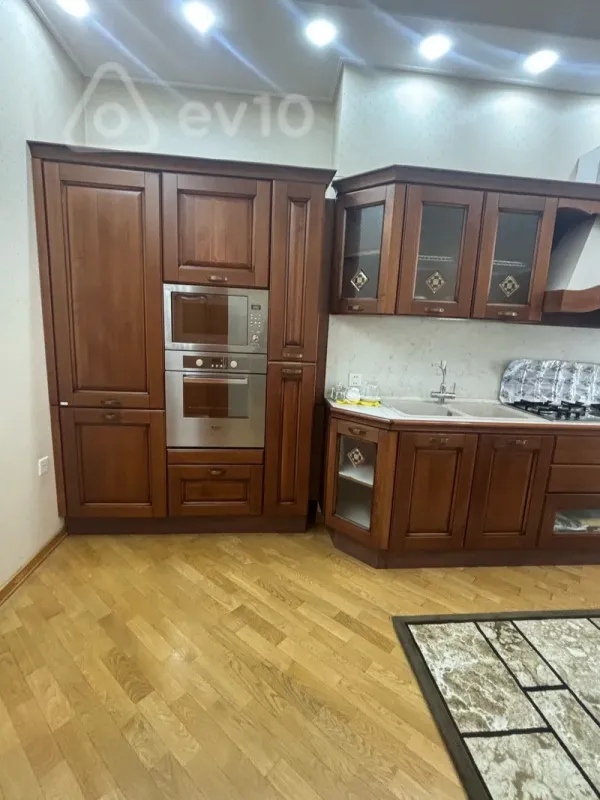 Kirayə verilir 4 otaqlı yeni tikili 200 m²