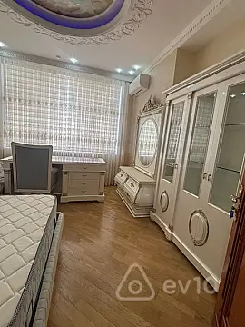 Kirayə verilir 4 otaqlı yeni tikili 200 m²