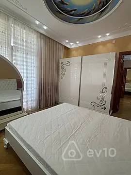 Kirayə verilir 4 otaqlı yeni tikili 200 m²