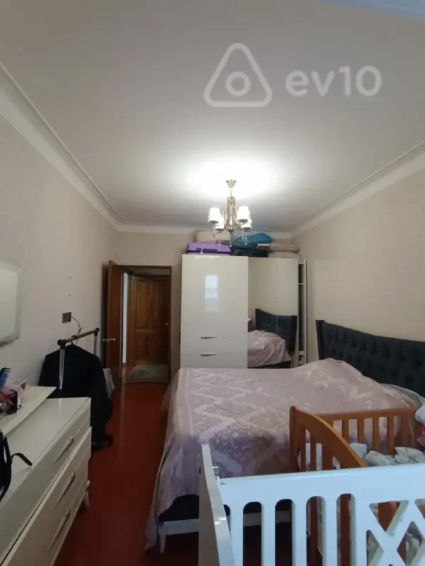 Satılır 2 otaqlı köhnə tikili 65 m²