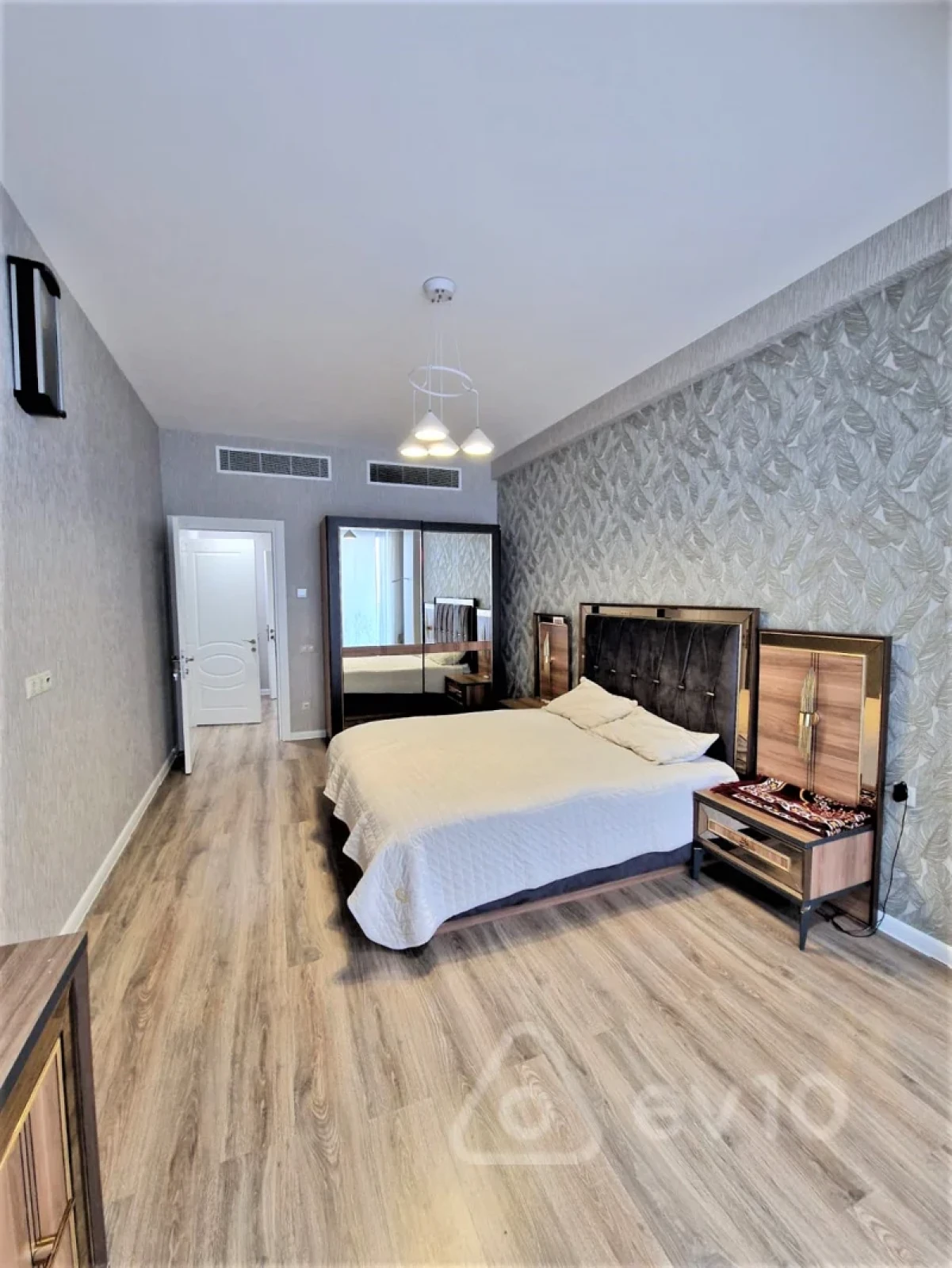 Kirayə verilir 4 otaqlı yeni tikili 170 m²