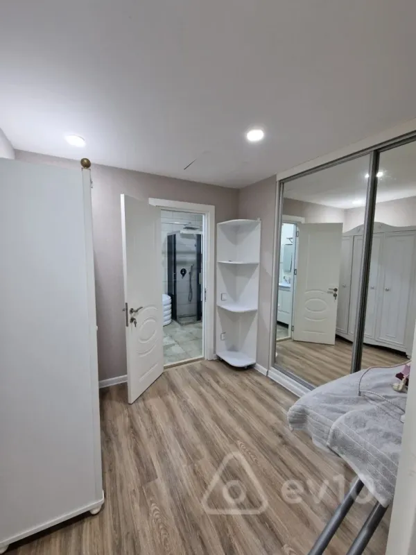 Kirayə verilir 4 otaqlı yeni tikili 170 m²