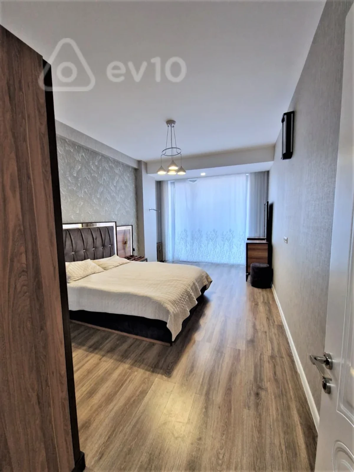 Kirayə verilir 4 otaqlı yeni tikili 170 m²