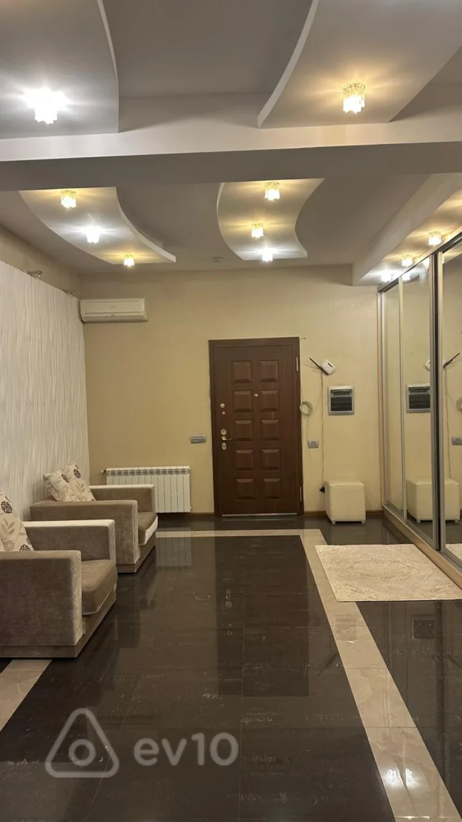 Kirayə verilir 4 otaqlı yeni tikili 220 m²