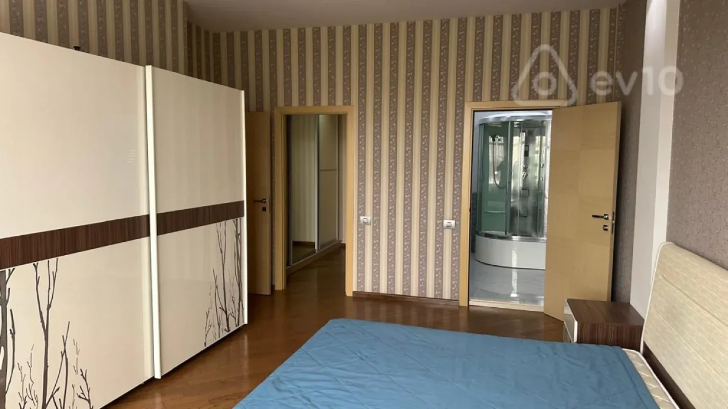 Kirayə verilir 4 otaqlı yeni tikili 220 m²