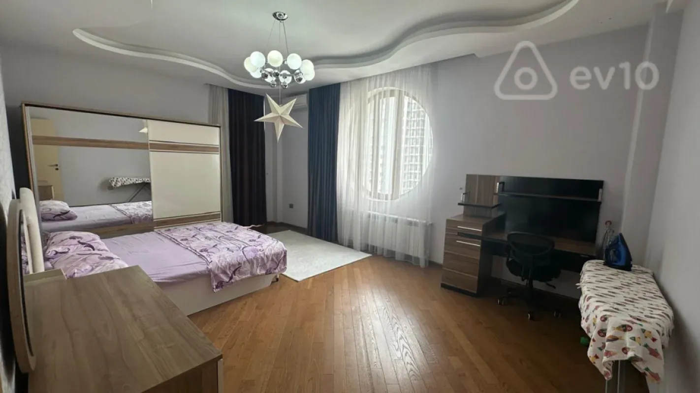 Kirayə verilir 4 otaqlı yeni tikili 220 m²