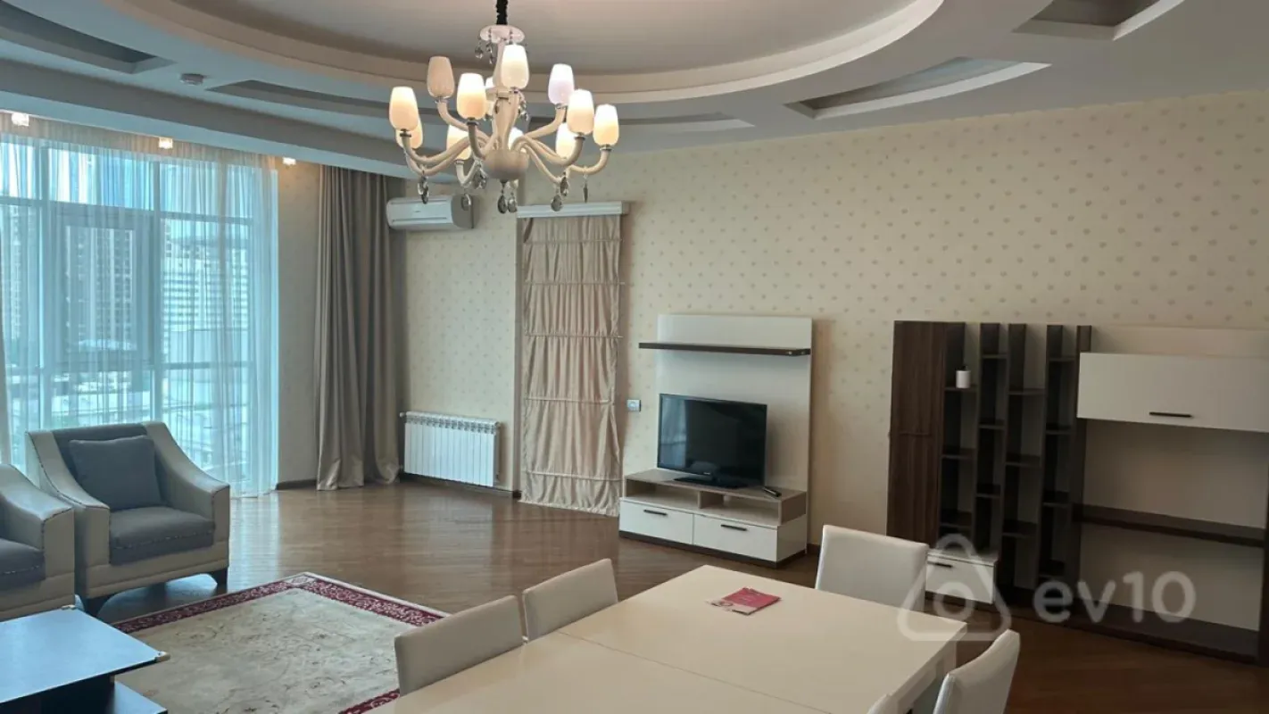 Kirayə verilir 4 otaqlı yeni tikili 220 m²