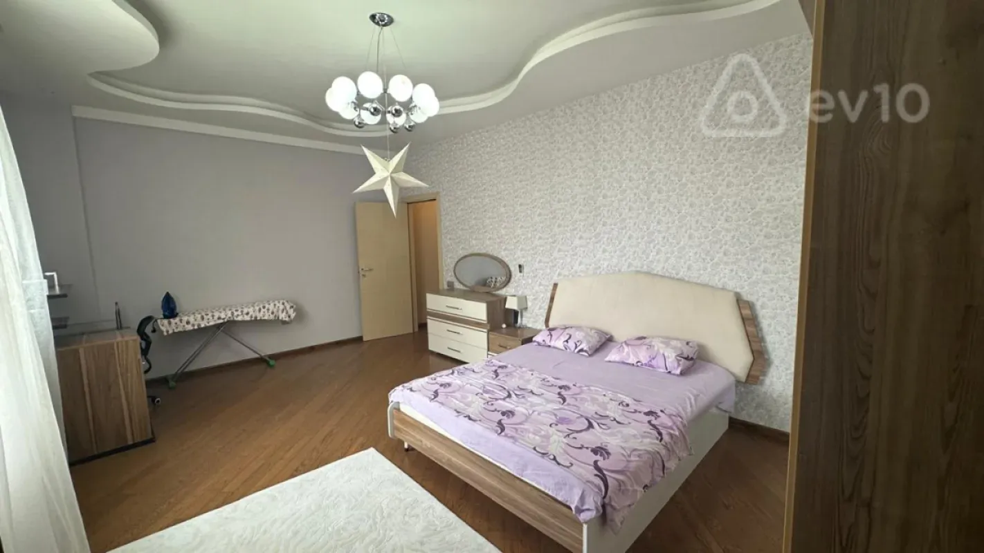 Kirayə verilir 4 otaqlı yeni tikili 220 m²