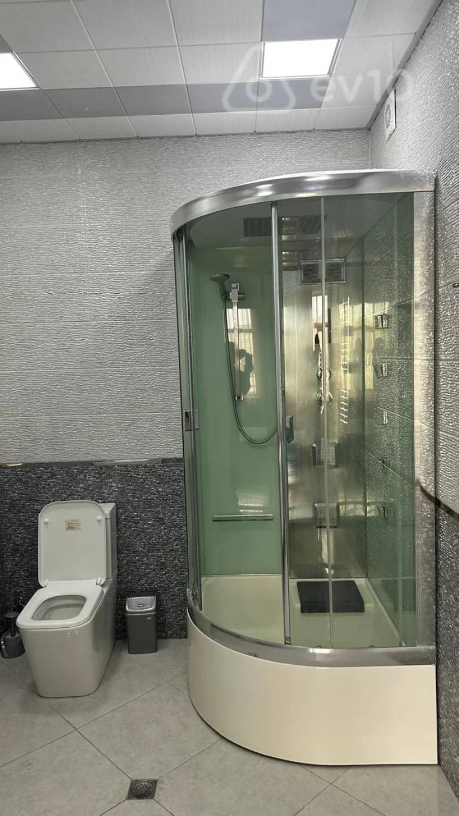 Kirayə verilir 4 otaqlı yeni tikili 220 m²