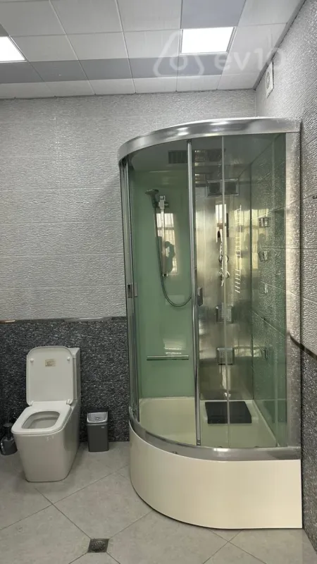 Kirayə verilir 4 otaqlı yeni tikili 220 m²