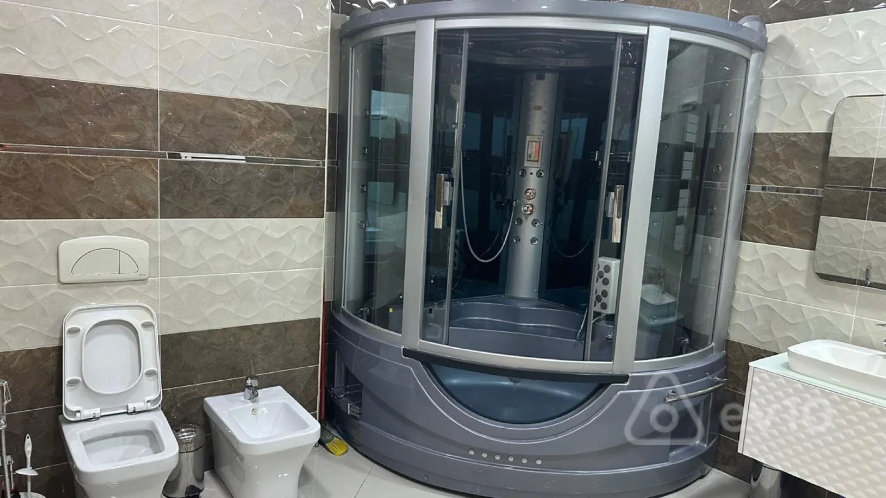 Kirayə verilir 4 otaqlı yeni tikili 220 m²