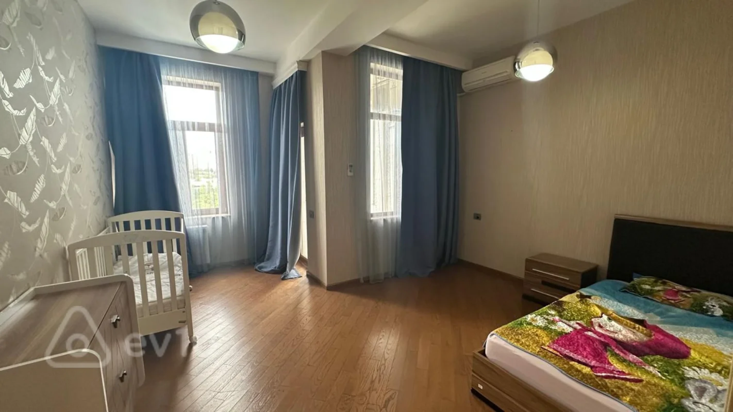 Kirayə verilir 4 otaqlı yeni tikili 220 m²