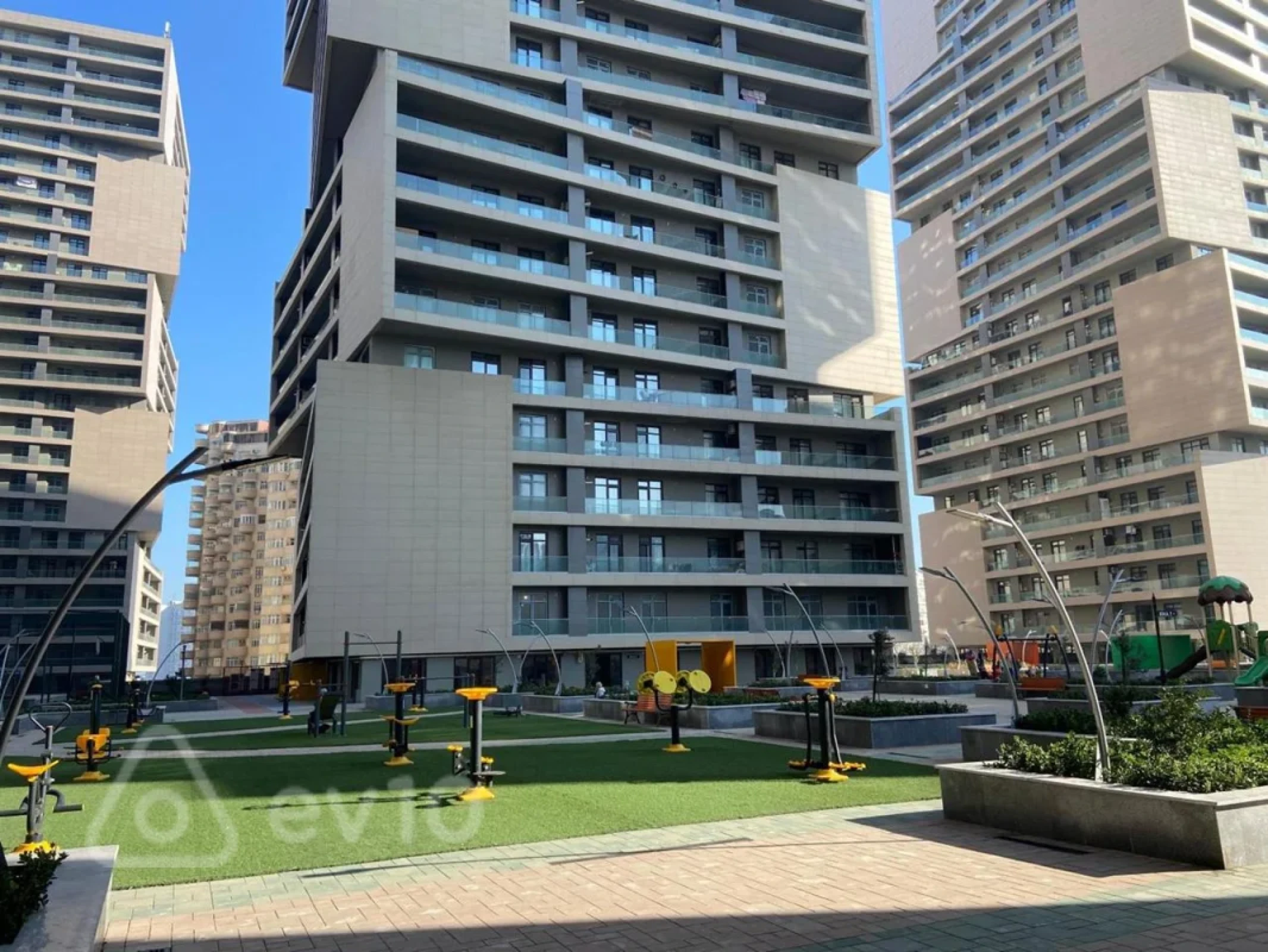 Kirayə verilir 2 otaqlı yeni tikili 70 m²