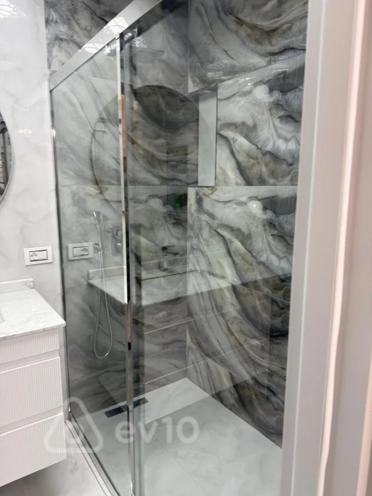 Kirayə verilir 2 otaqlı yeni tikili 70 m²