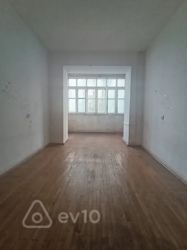 Satılır 3 otaqlı köhnə tikili 85 m²