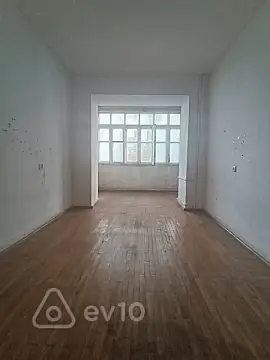 Satılır 3 otaqlı köhnə tikili 85 m²