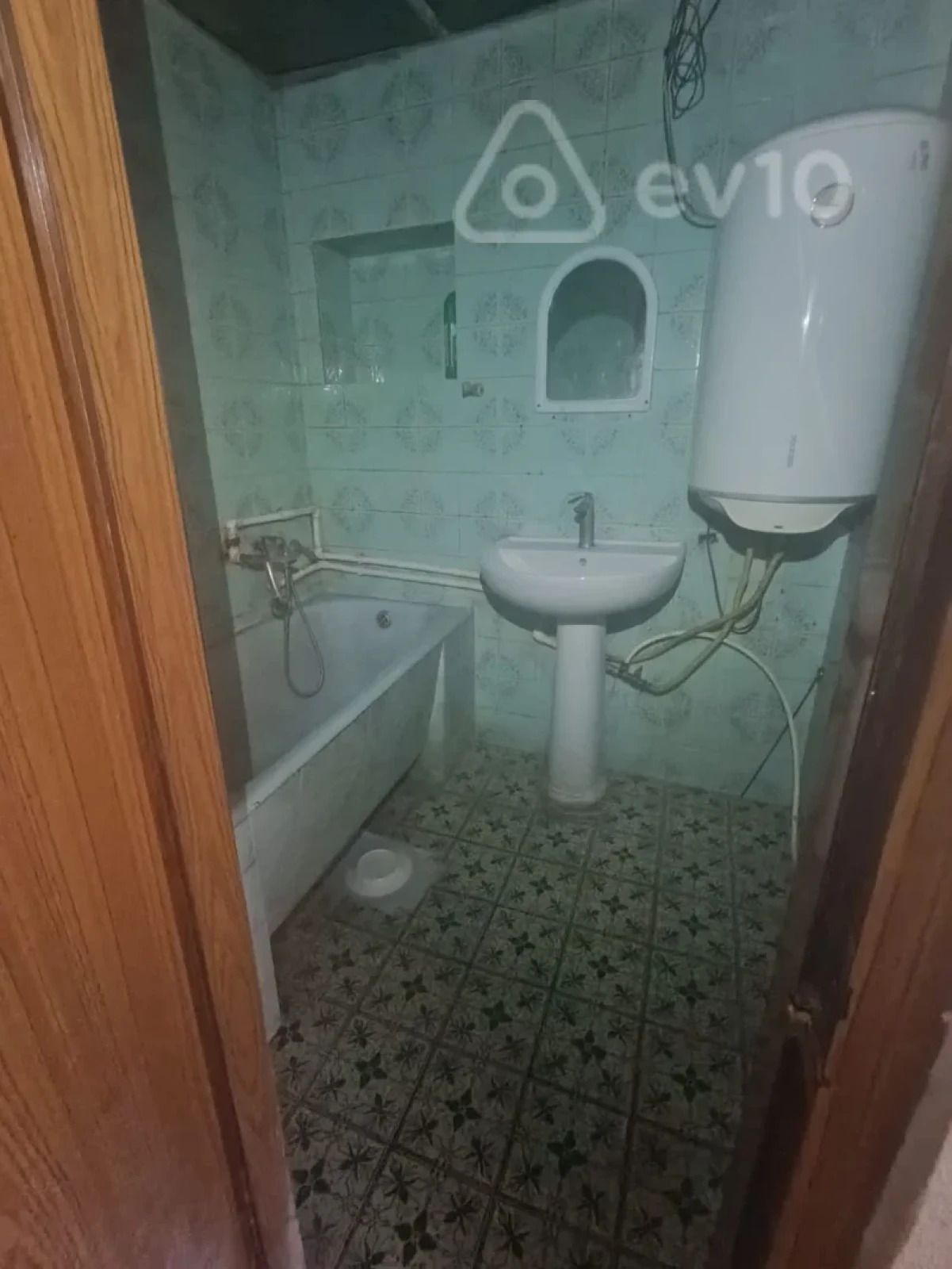 Satılır 3 otaqlı köhnə tikili 85 m²