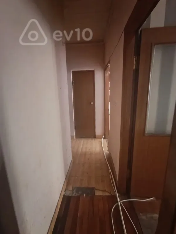 Satılır 3 otaqlı köhnə tikili 85 m²