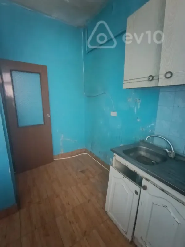Satılır 3 otaqlı köhnə tikili 85 m²