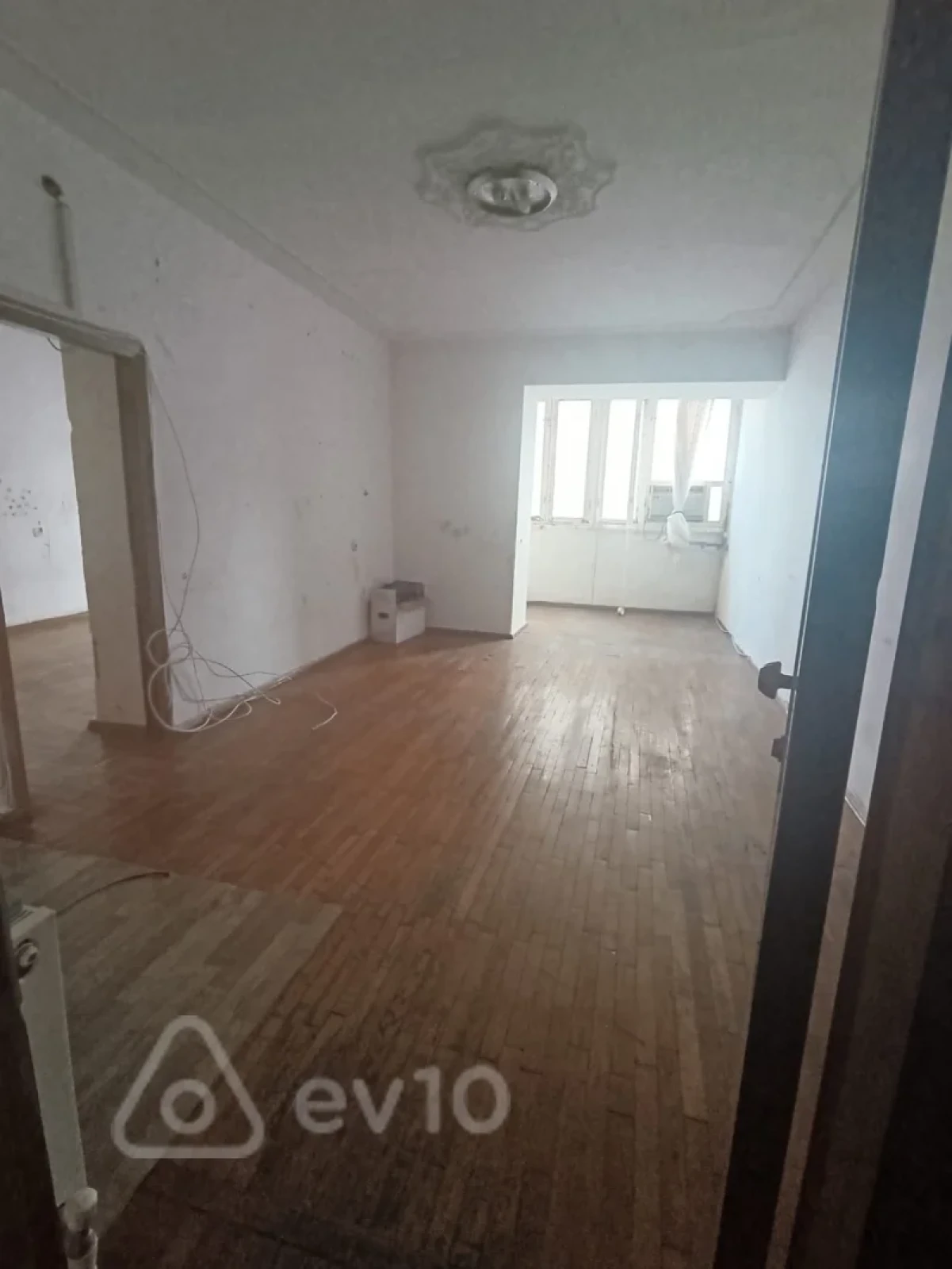 Satılır 3 otaqlı köhnə tikili 85 m²