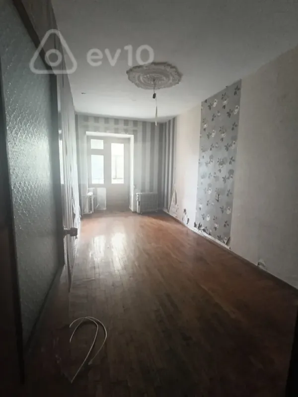 Satılır 3 otaqlı köhnə tikili 85 m²