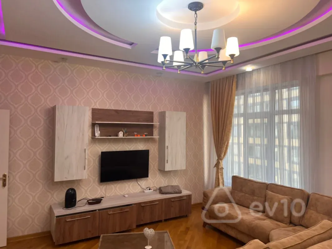 Kirayə verilir 2 otaqlı yeni tikili 80 m²