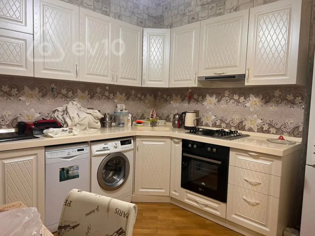 Kirayə verilir 2 otaqlı yeni tikili 80 m²