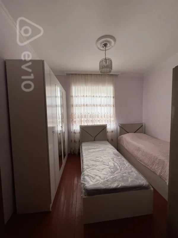 Kirayə verilir 2 otaqlı köhnə tikili 50 m²