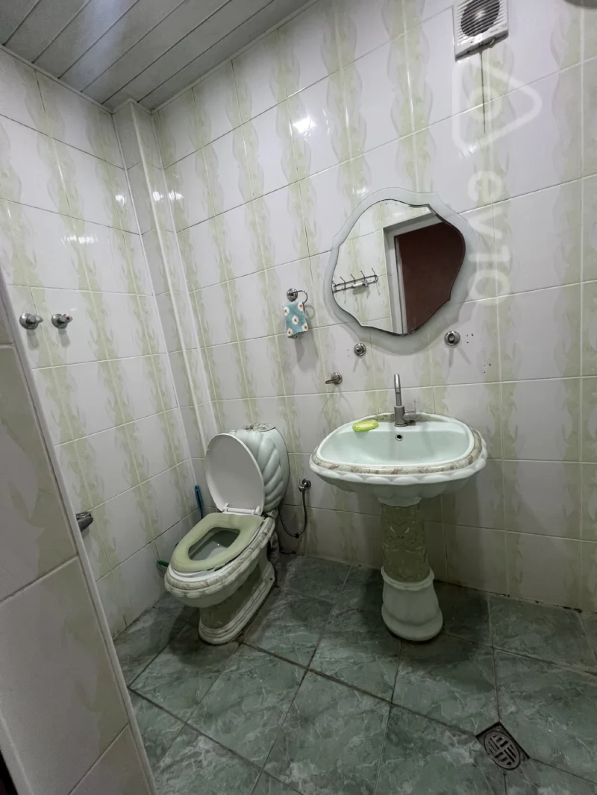 Kirayə verilir 2 otaqlı köhnə tikili 50 m²