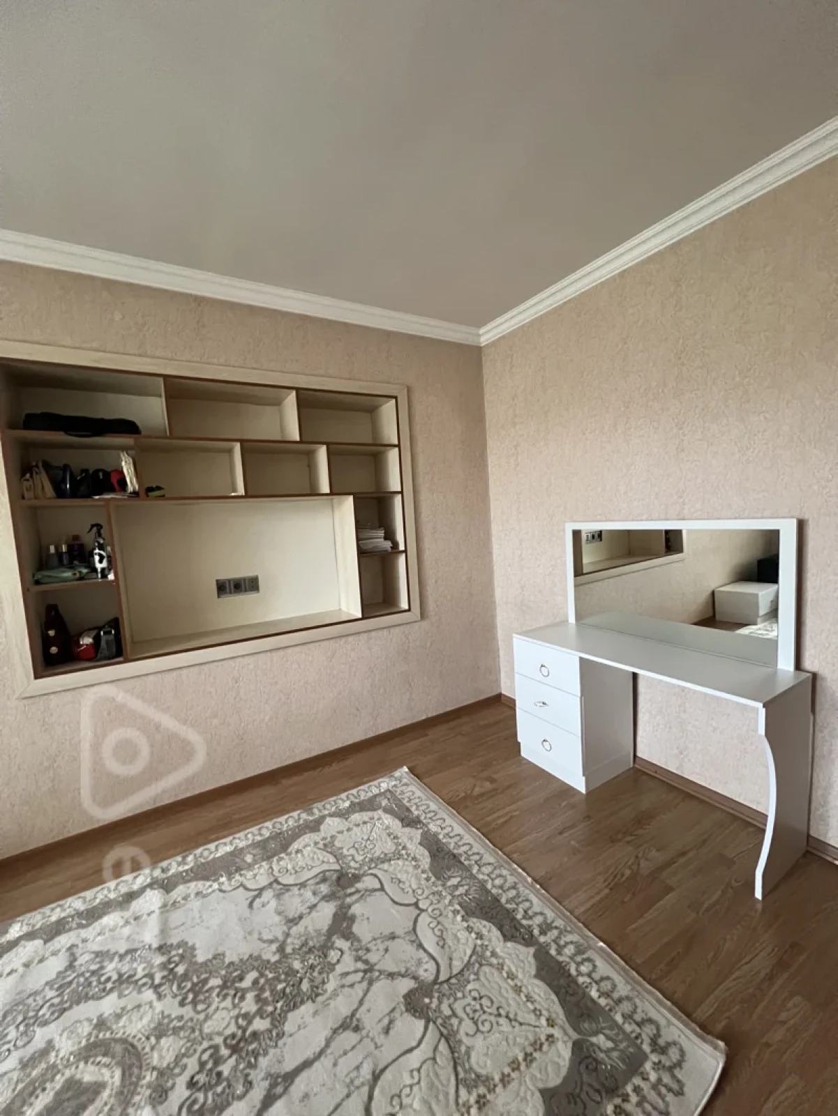 Kirayə verilir 2 otaqlı köhnə tikili 50 m²