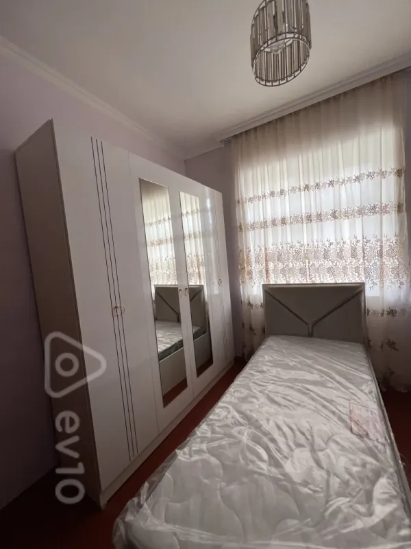 Kirayə verilir 2 otaqlı köhnə tikili 50 m²