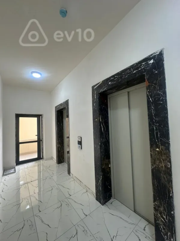 Satılır 4 otaqlı yeni tikili 241.9 m²