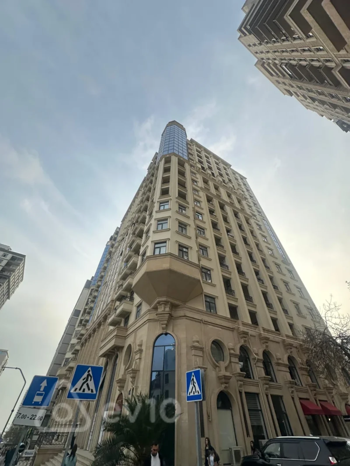 Satılır 4 otaqlı yeni tikili 241.9 m²