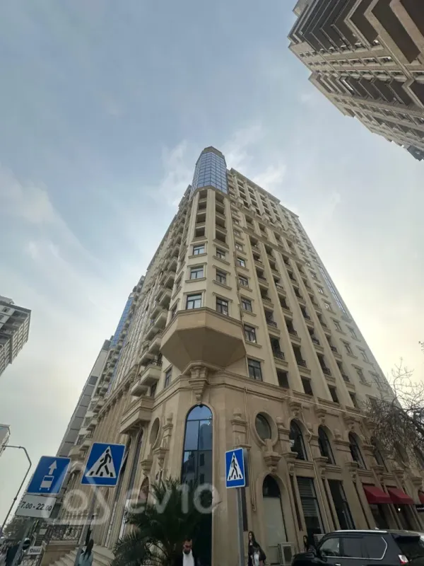 Satılır 4 otaqlı yeni tikili 241.9 m²