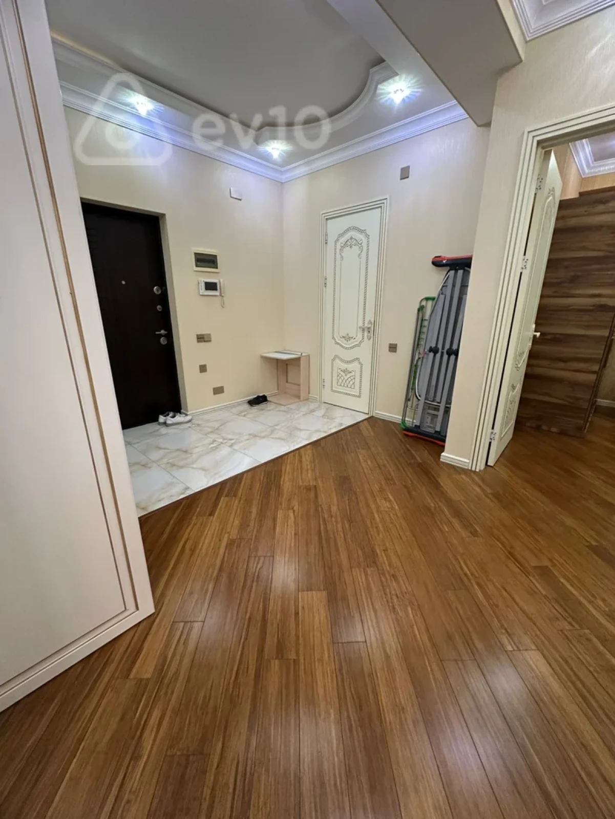 Kirayə verilir 2 otaqlı yeni tikili 100 m²