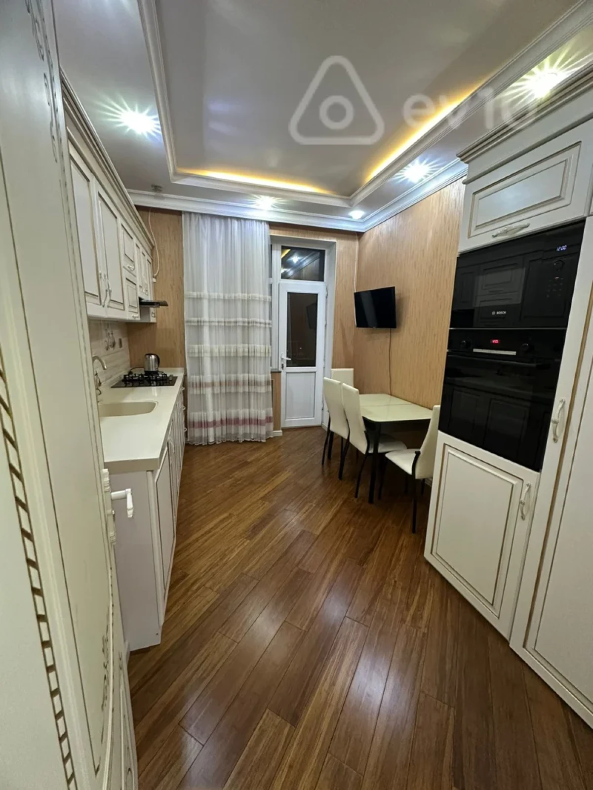 Kirayə verilir 2 otaqlı yeni tikili 100 m²