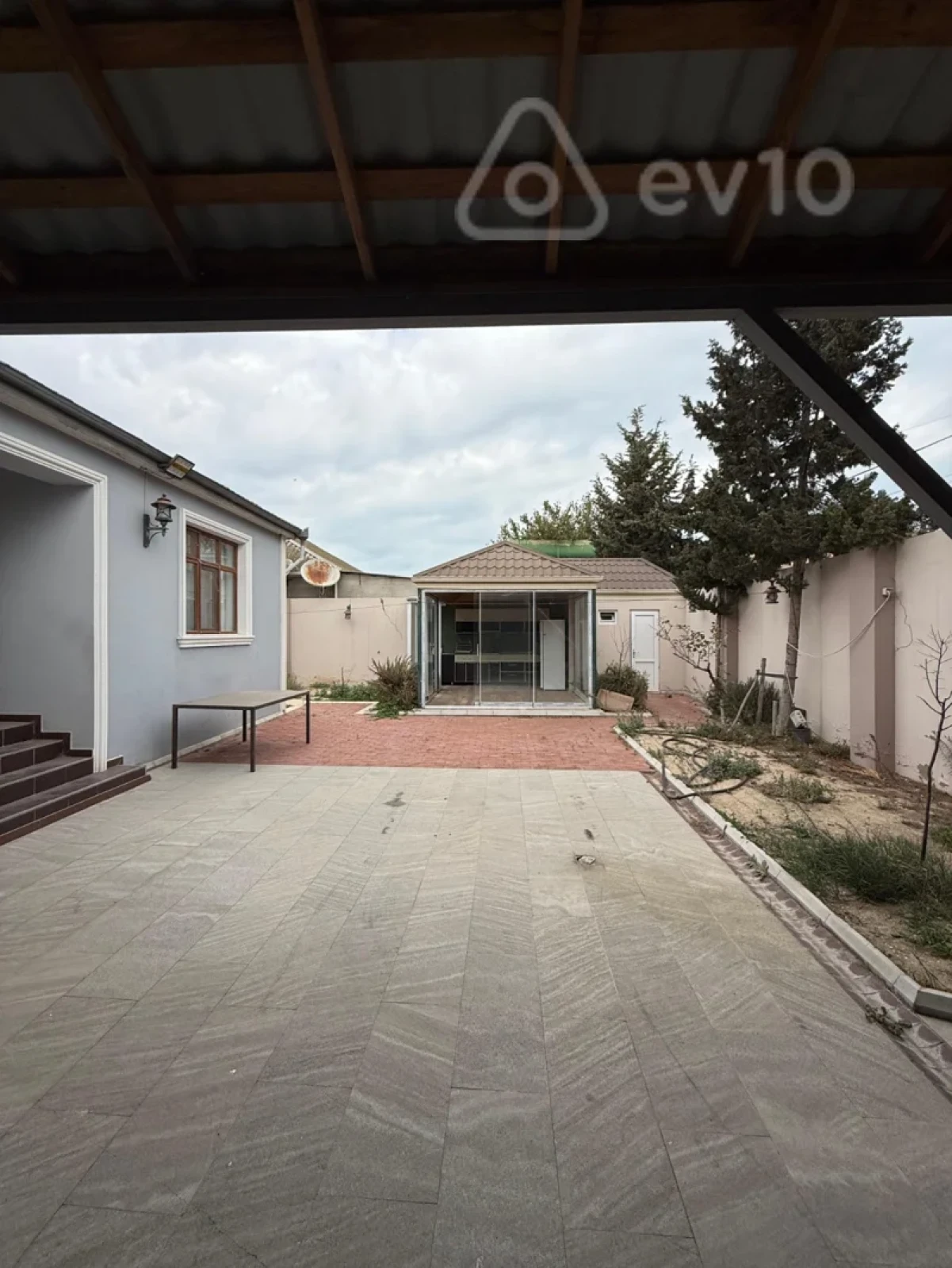 Satılır 5 otaqlı həyət evi 160 m²