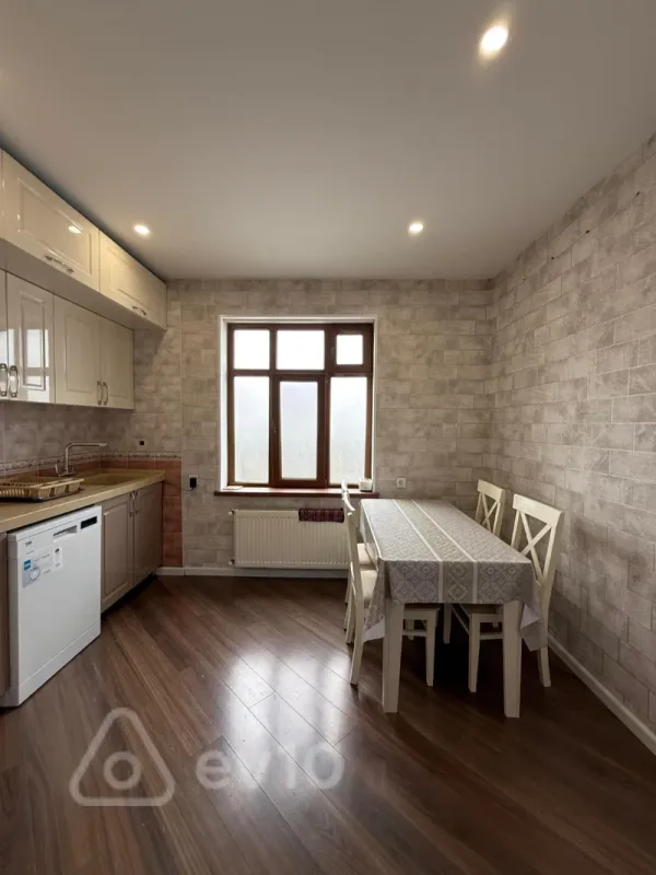 Satılır 5 otaqlı həyət evi 160 m²