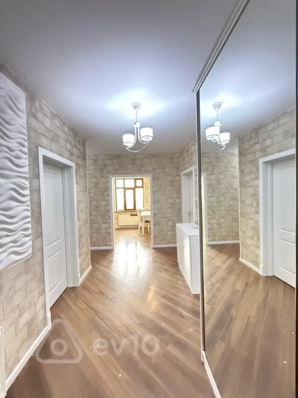 Satılır 5 otaqlı həyət evi 160 m²