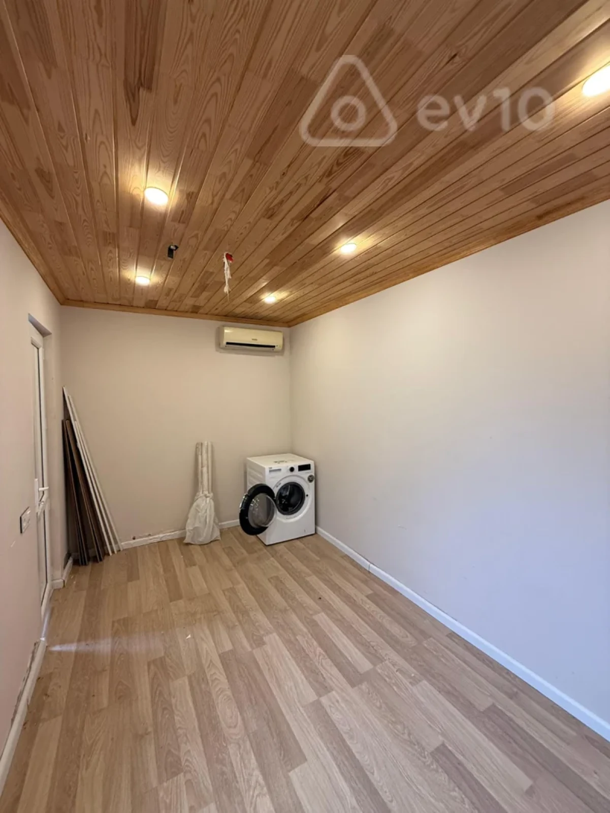 Satılır 5 otaqlı həyət evi 160 m²