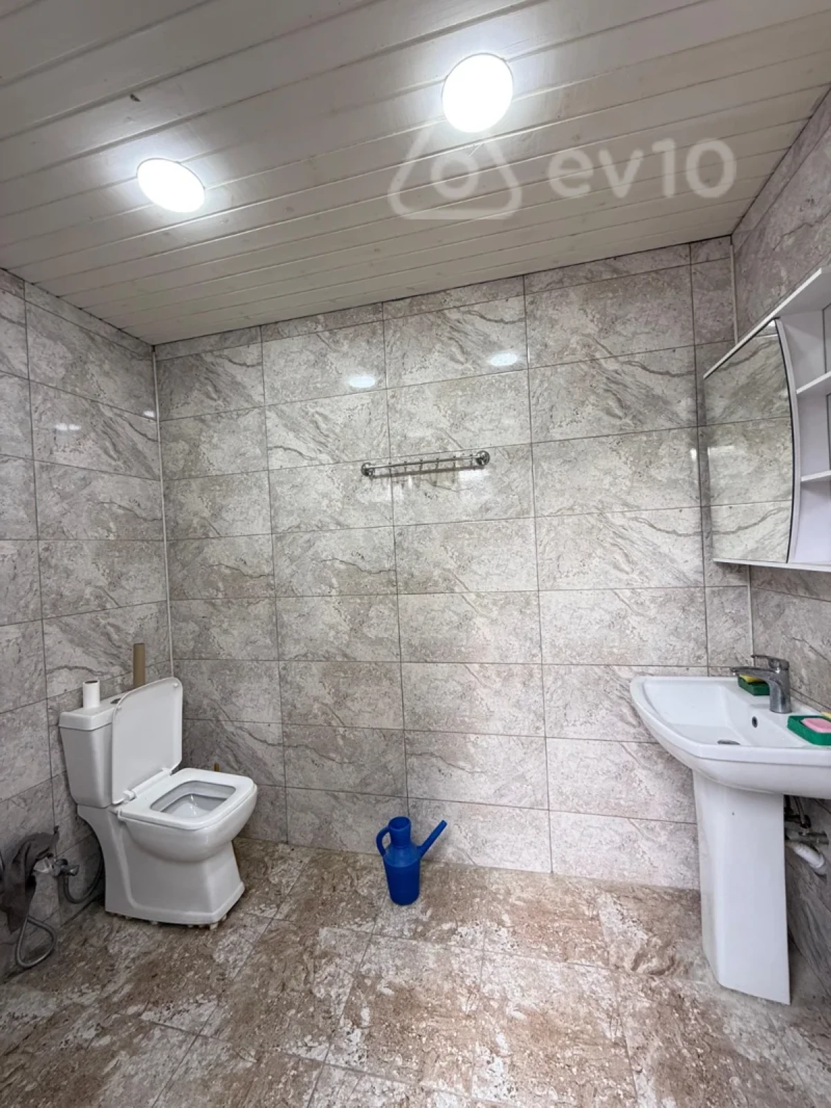 Satılır 5 otaqlı həyət evi 160 m²